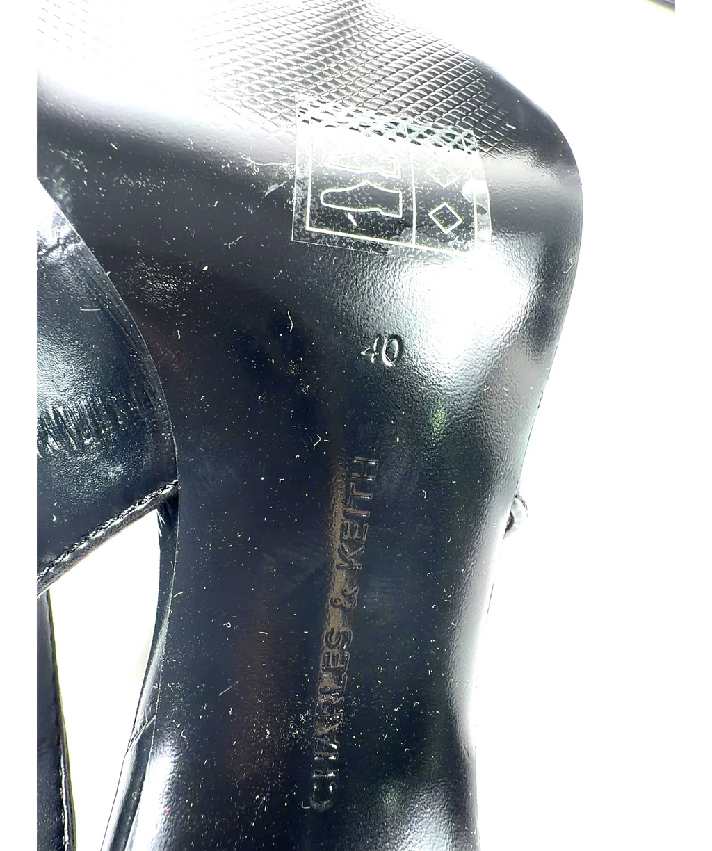 Charles & Keith Black Griselda Eel-Effect Slingback Pumps, size UK 7 EU 40 👠 — fabric detail