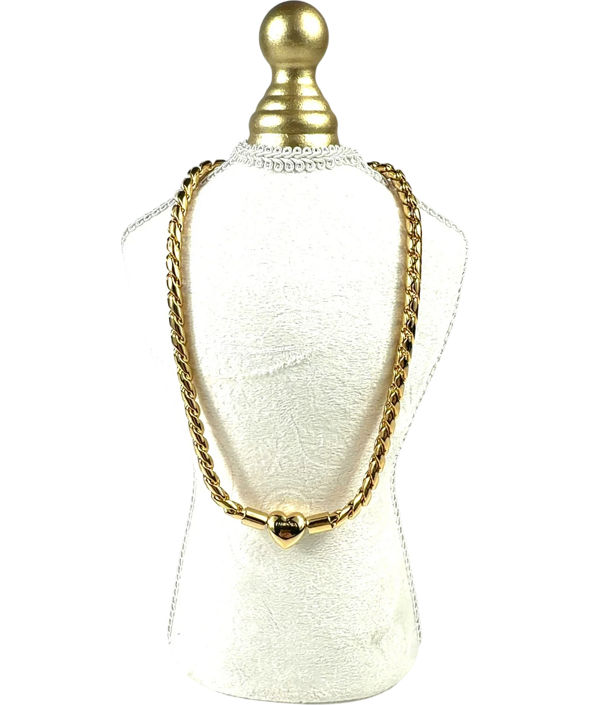 Pandora gold Pandora Moments Studded Chain 14k Gold-Plated Necklace with a Heart Clasp — fabric detail