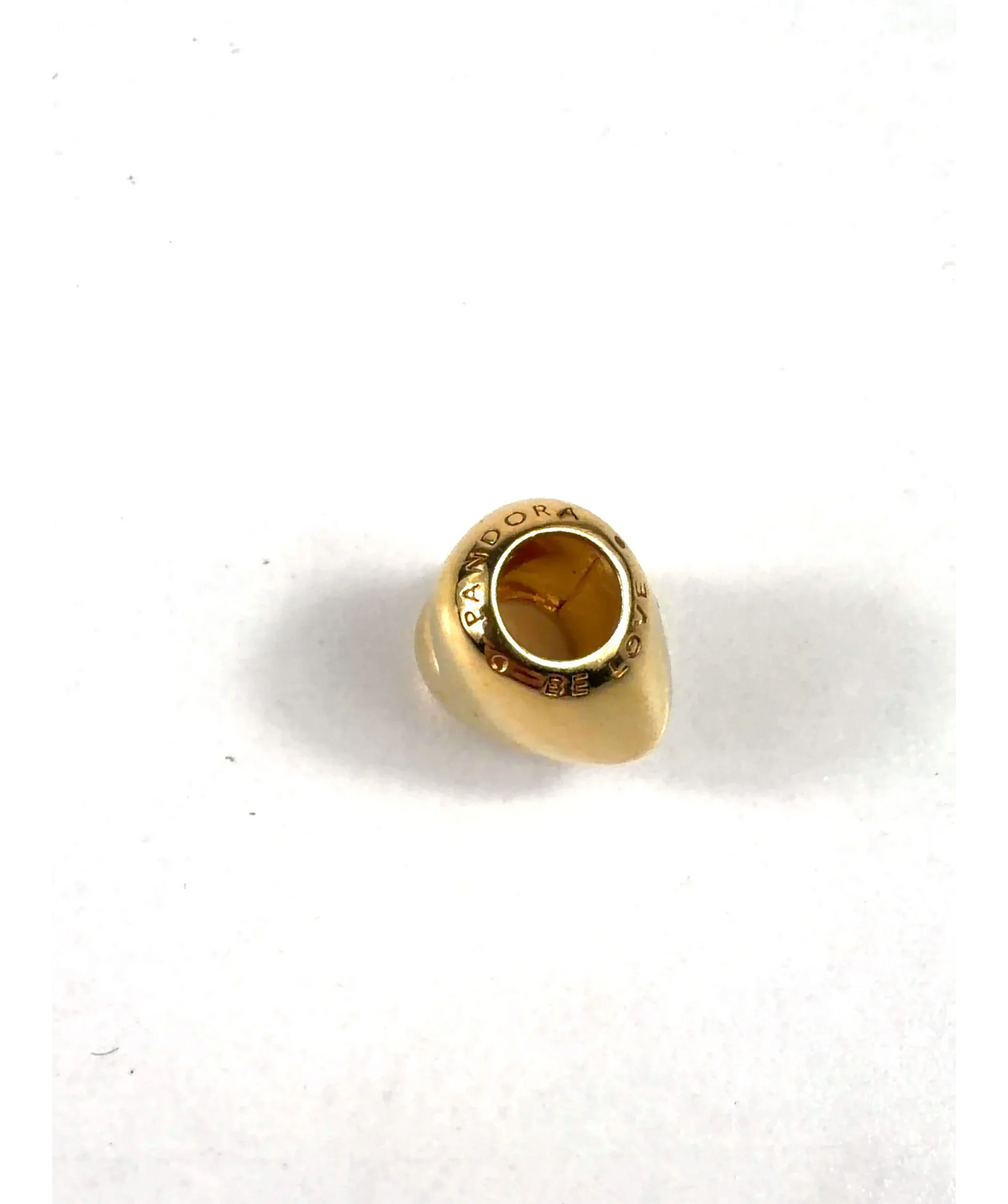 Pandora gold Be Love Engravable Heart Charm — detail