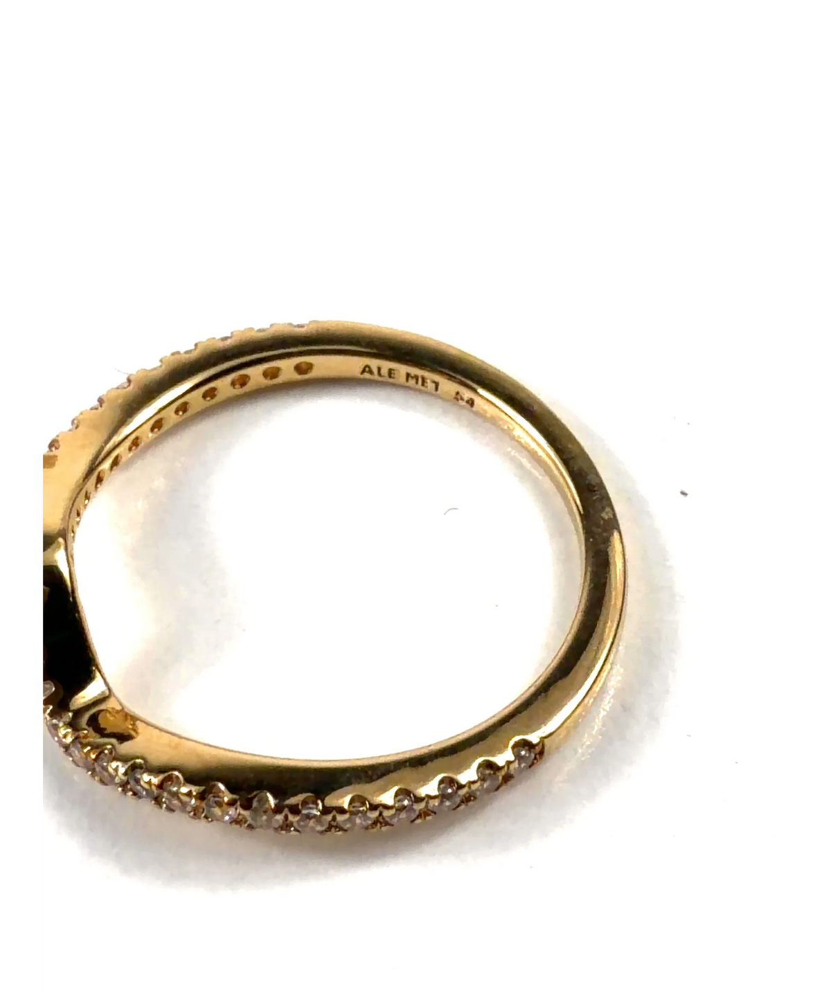 Pandora gold V-shaped/chevron pavé band ring — label