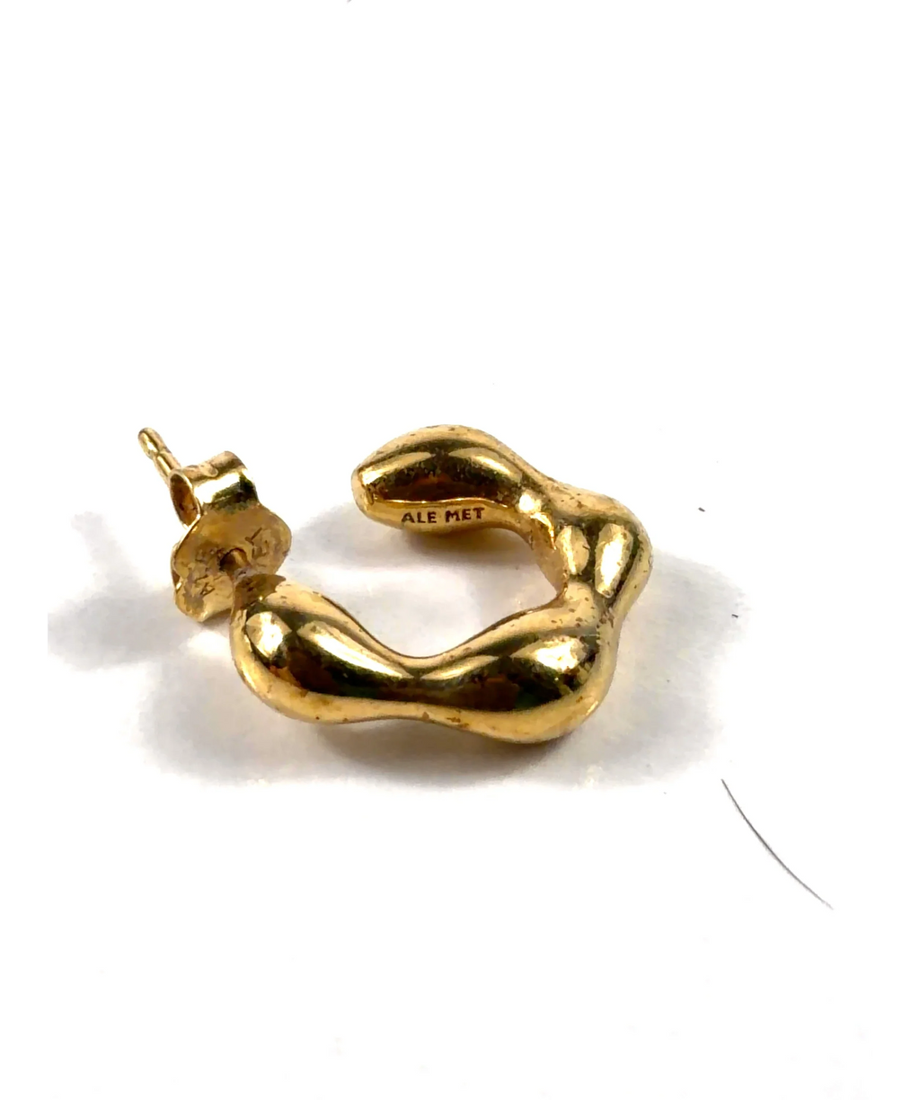 Pandora gold Rippled Hoop Earrings — detail