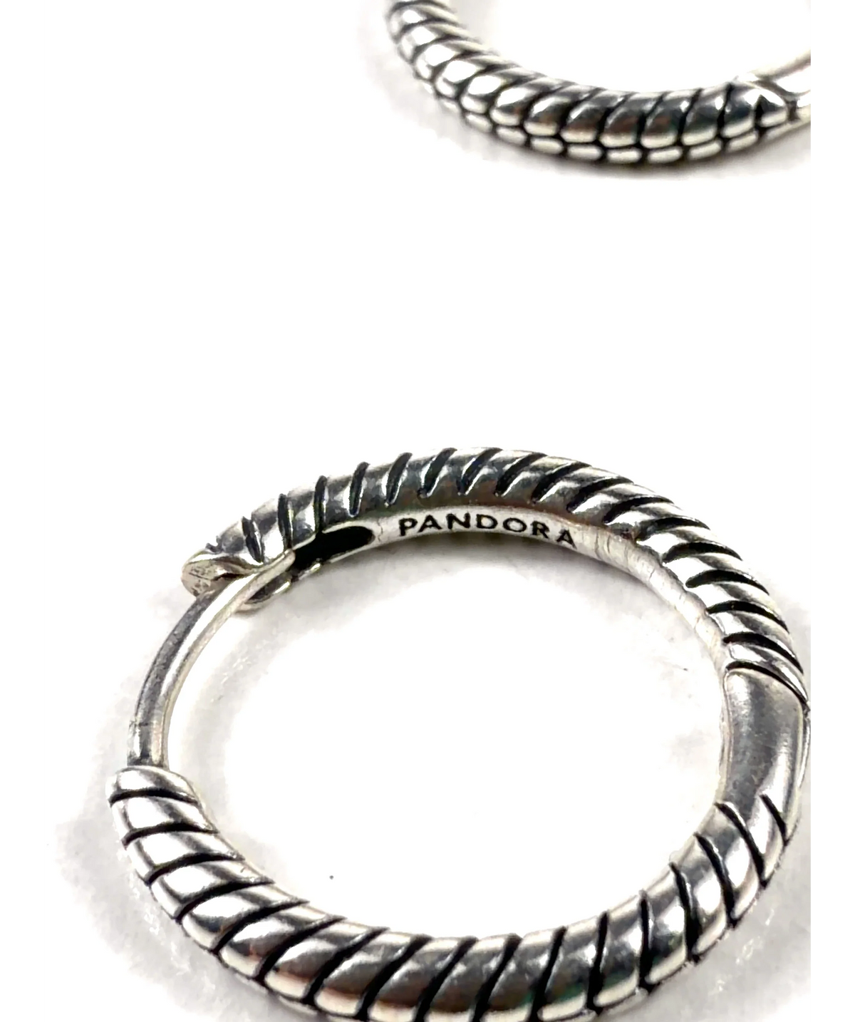 Pandora silver Colour — detail