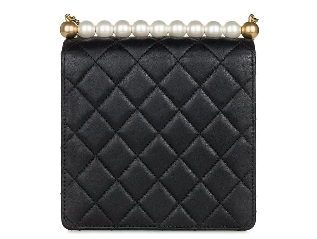 CHANEL BLACK "CHIC PEARLS" SMALL FLAP BAG IN GOATSKIN LEATHER WITH MATTE GOLD HARDWARE