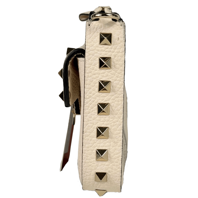 VALENTINO GARAVANI Rockstud Chain Pouch In Grainy Calfskin Leather In Cream / Gold