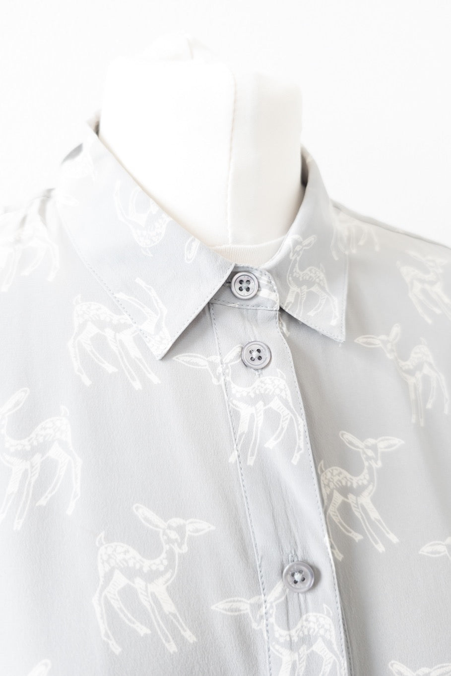 Equipment Dove grey longline deer print Grey washed Silk Shirt UK S