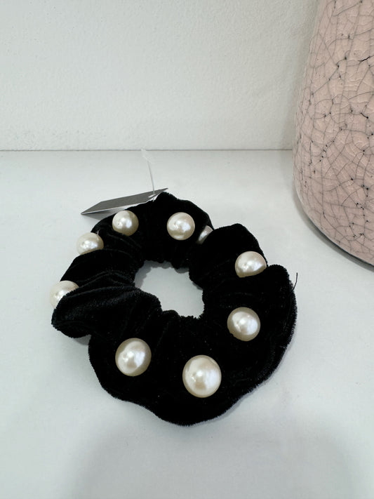 SCRUNCHI Black Pearl Embellished Velvet Scrunchie