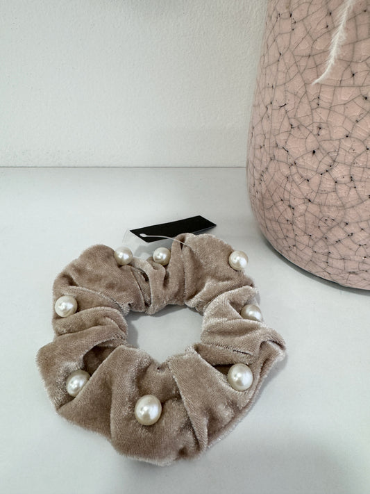 SCRUNCHI Champagne Pearl Embellished Velvet Scrunchie