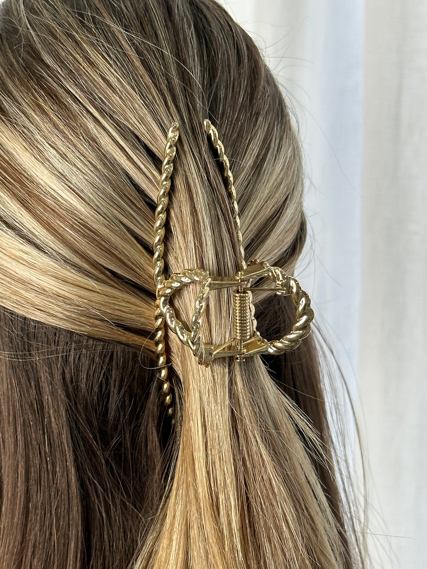 Gold Twisted Metal Hair Claw Clip One Size
