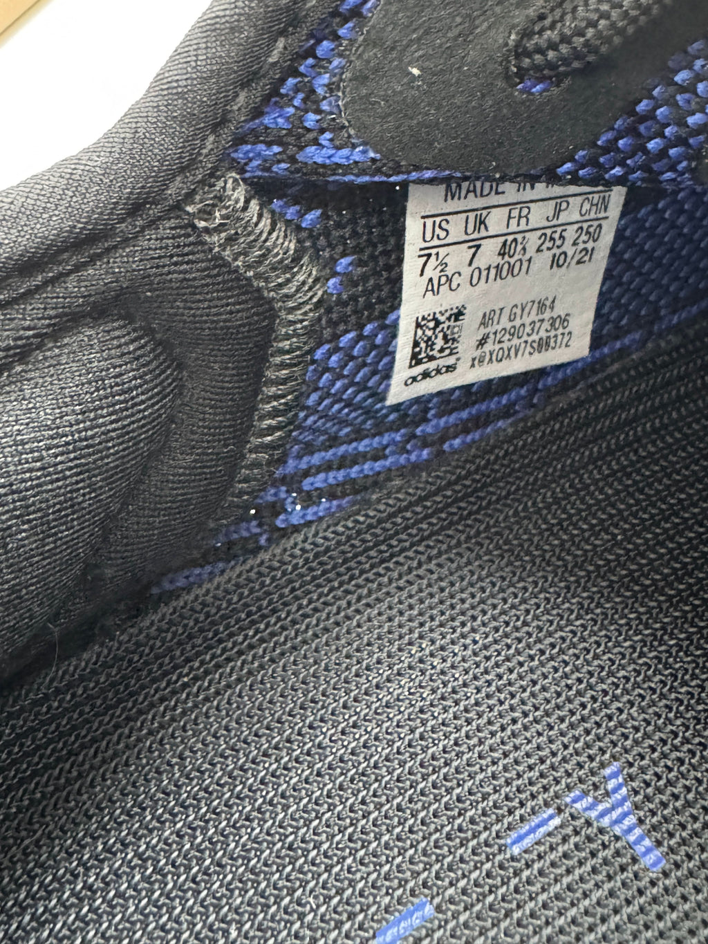 adidas Adidas Yeezy Boost 350 V2 Black /dazzling Blue Trainers UK 7 EU 40