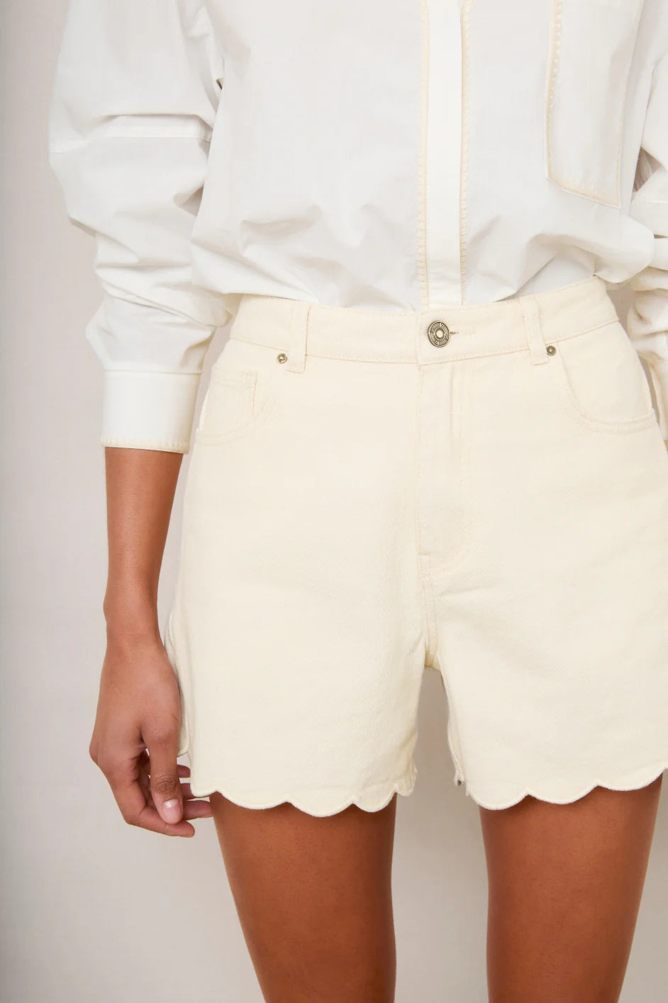 WYSE LONDON Ivory Ruby Scalloped Shorts UK 8