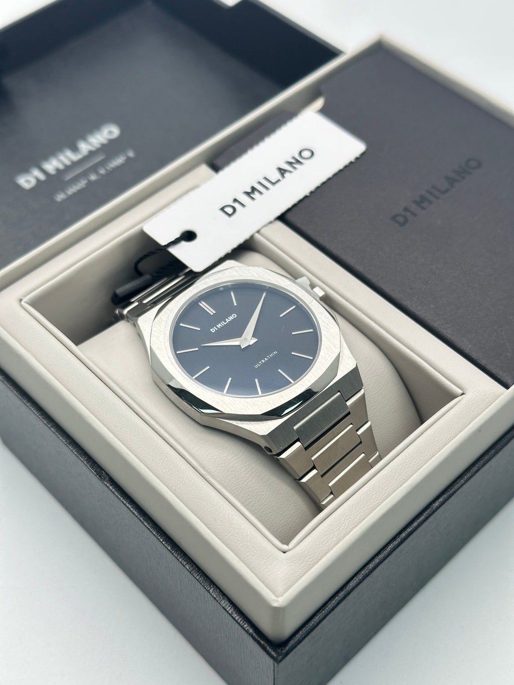 d1 milano Metallic UTBJ40 Ultra Thin Bracelet Watch 40mm