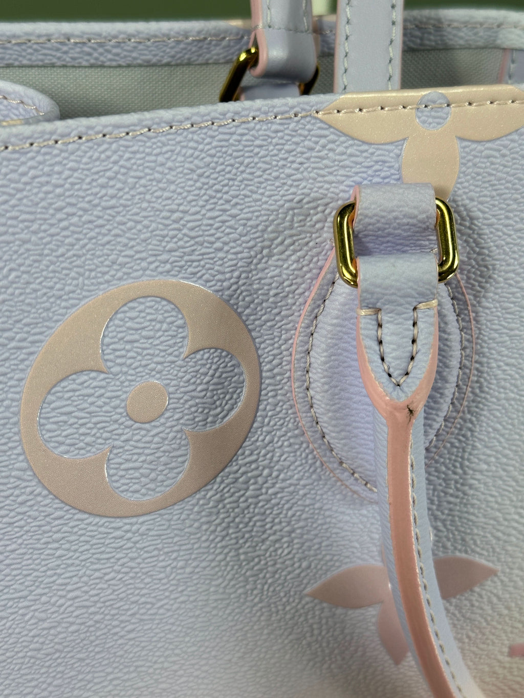 Louis Vuitton Ltd.Edition Onthego GM Sunrise Pastel Large Tote Bag with Shoulder Straps.