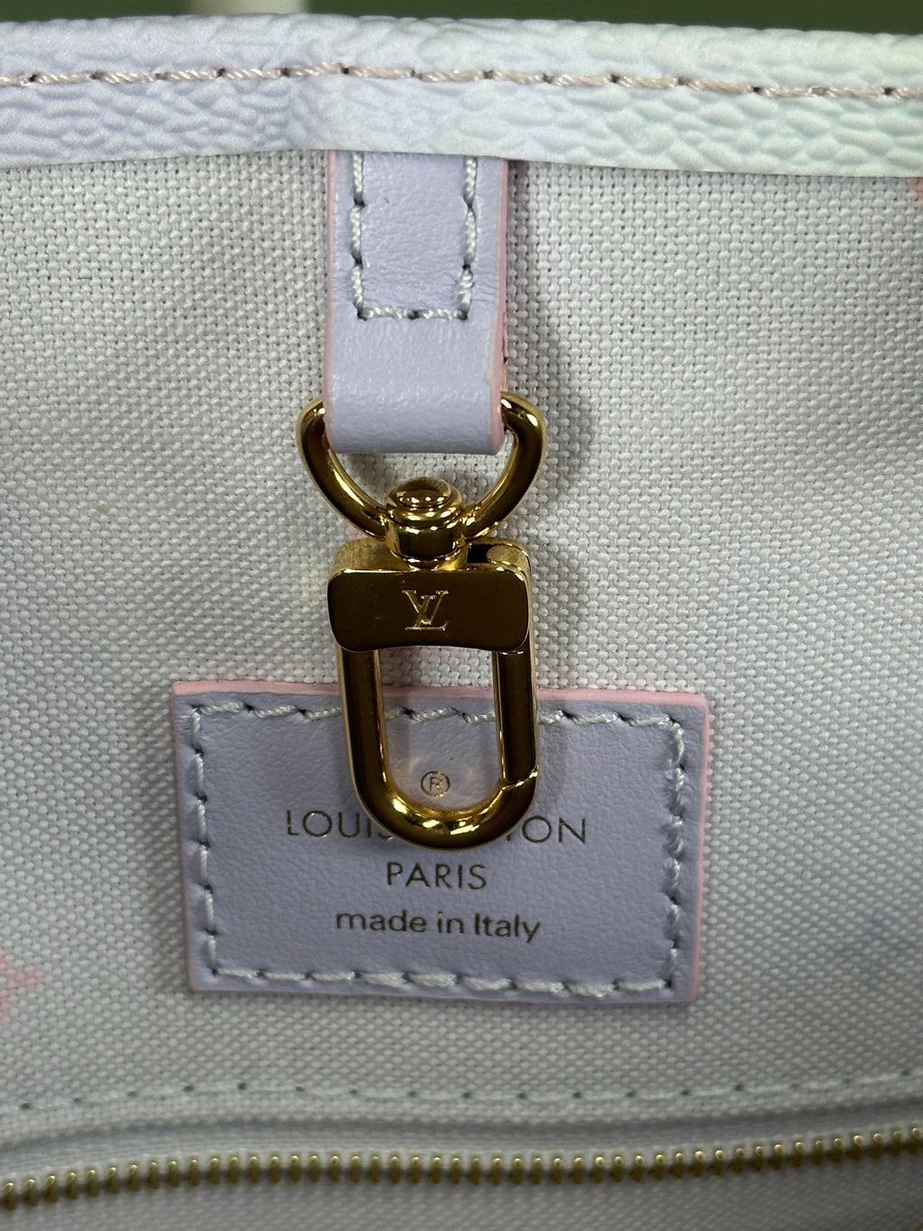 Louis Vuitton Ltd.Edition Onthego GM Sunrise Pastel Large Tote Bag with Shoulder Straps.