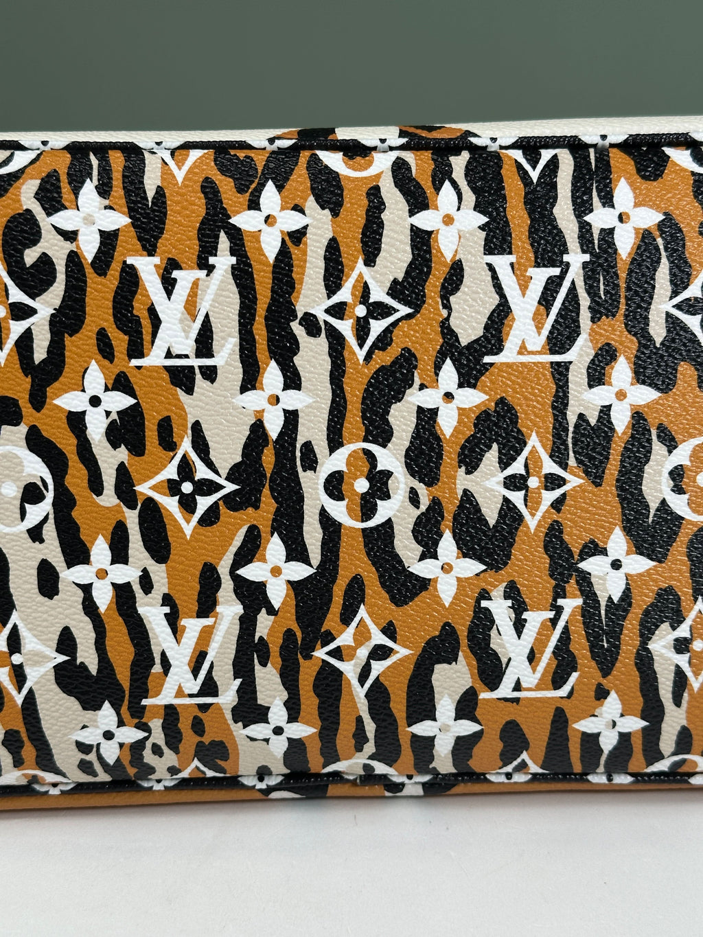 Louis Vuitton Ltd.edition Jungle Neverfull Mm Ivory/ Multicoloured Handbag