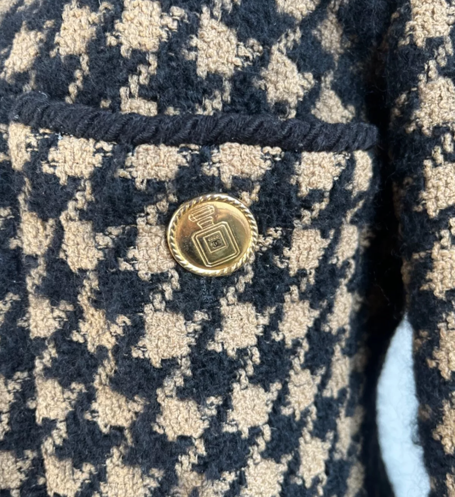 Chanel Camel/ Black Houndstooth Tweed Wool Jacket with: Perfume Bottle gold buttons UK S