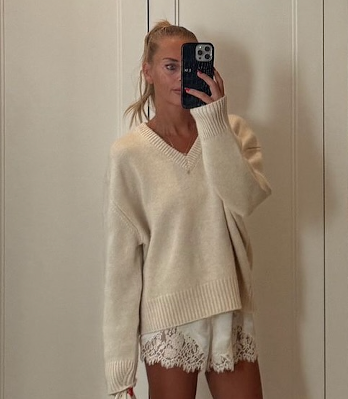 almada label Yara V-neck Merino / Cashmere Blend Jumper, Vanilla Cream UK S