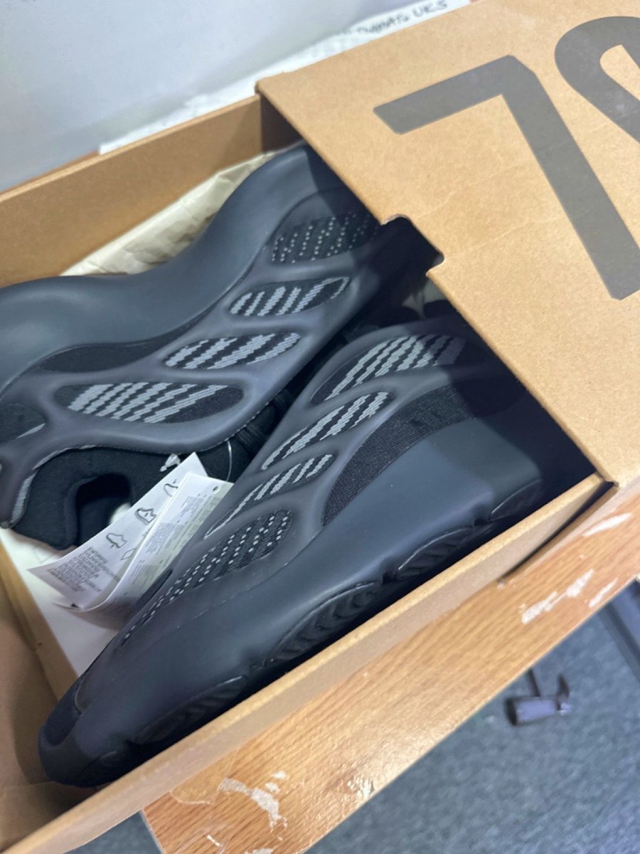 adidas yeezy 700 v3 alvah price