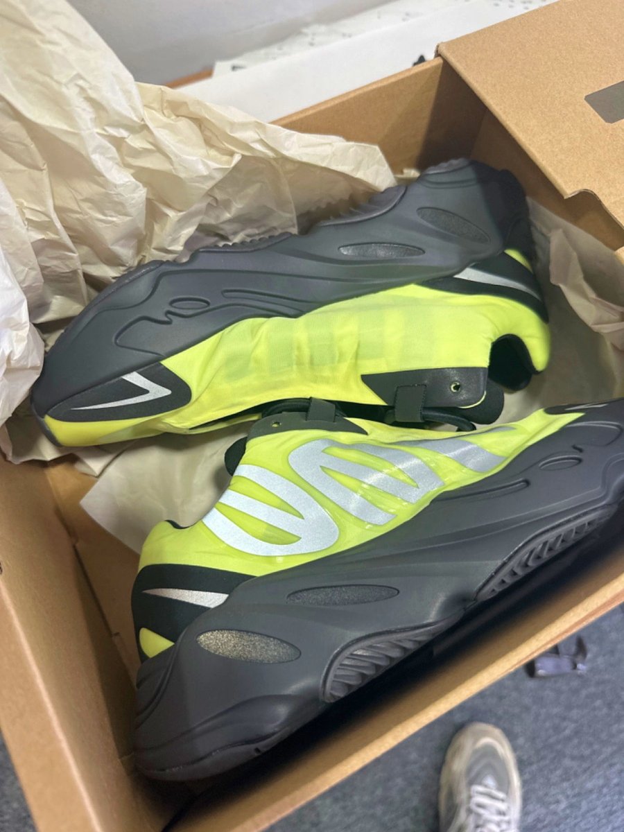 Adidas Black/Yellow FY3727 Yeezy 700 MNVN Trainers UK 5.5 EU 38.5 👟 - Reliked