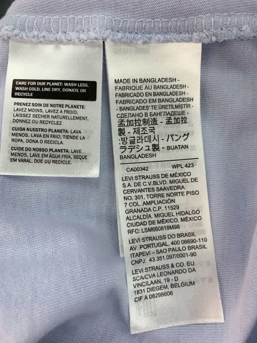 Levi's Lilac Short Sleeve V - Neck T-Shirt M - Reliked