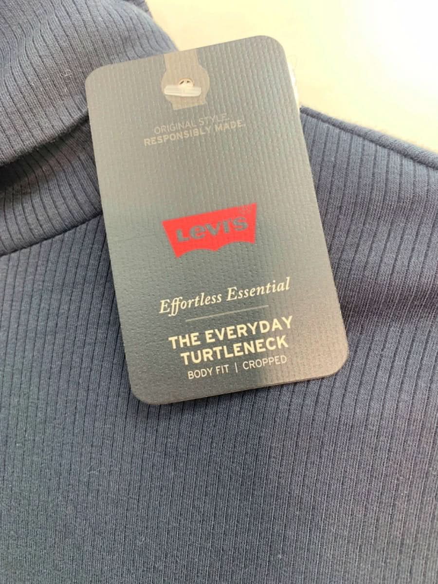 Levi's Navy Everyday Turtleneck Body Fit Cropped M - Reliked