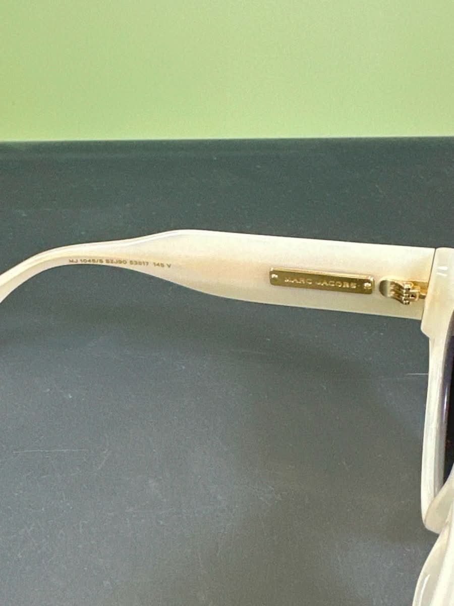 Marc Jacobs White Cat Eye Sunglasses in case - Reliked