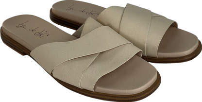 BEN DE LISI Cream Cross Over Flat Sandal UK 5 EU 38 👠