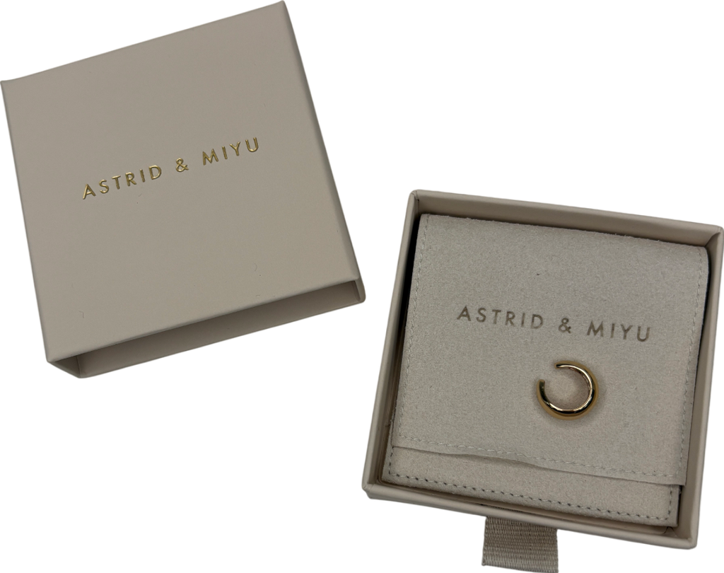 Astrid & Miyu Metallic Gold Essential Ear Cuff