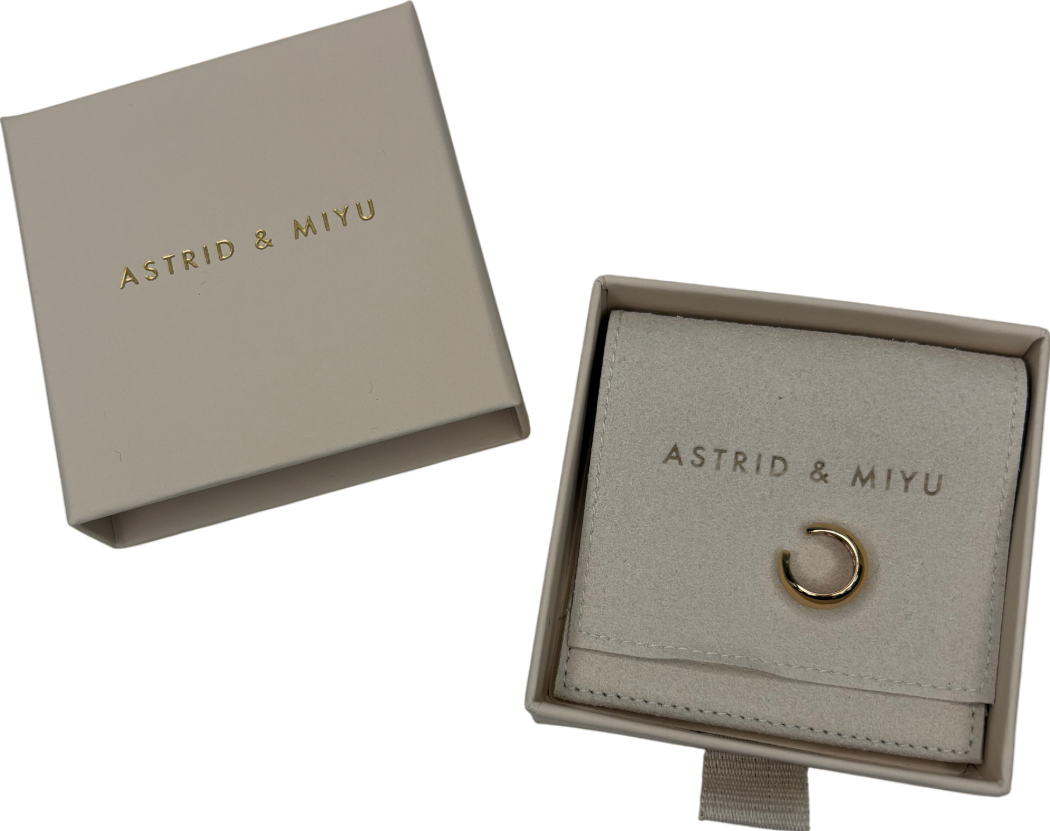 Astrid & Miyu Metallic Gold Essential Ear Cuff