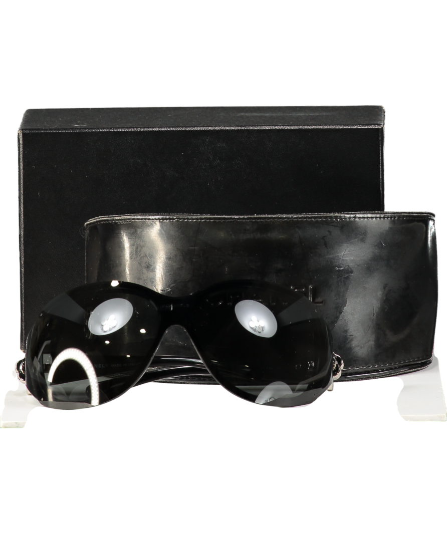 Chanel Black CC Logo Camellia Flower Sunglasses 6032 in Case & Box