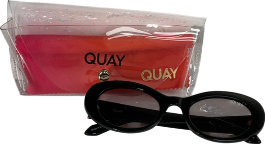 QUAY Show Up Round Sunglasses In Case