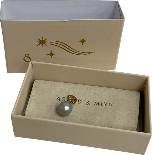 Astrid & Miyu Gold Grey Pearl Talisman Charm In Gold One Size