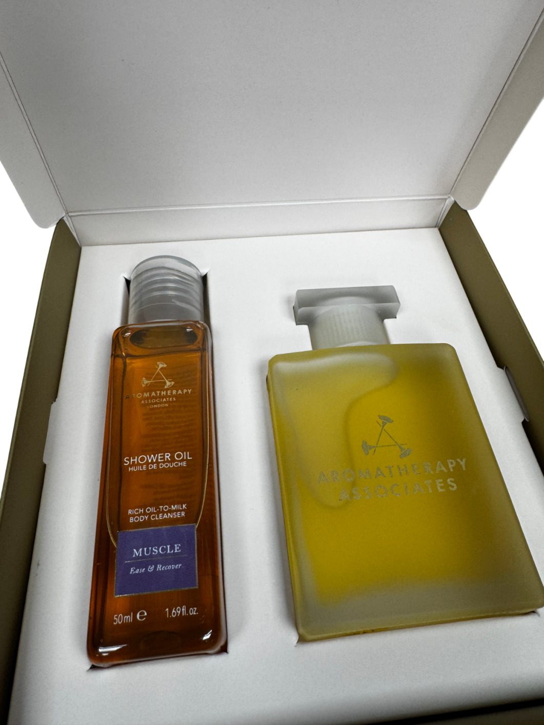 Aromatherapy Associates Ease & Recover Muscle Ease Heroes (worth £72) 2-PIECE