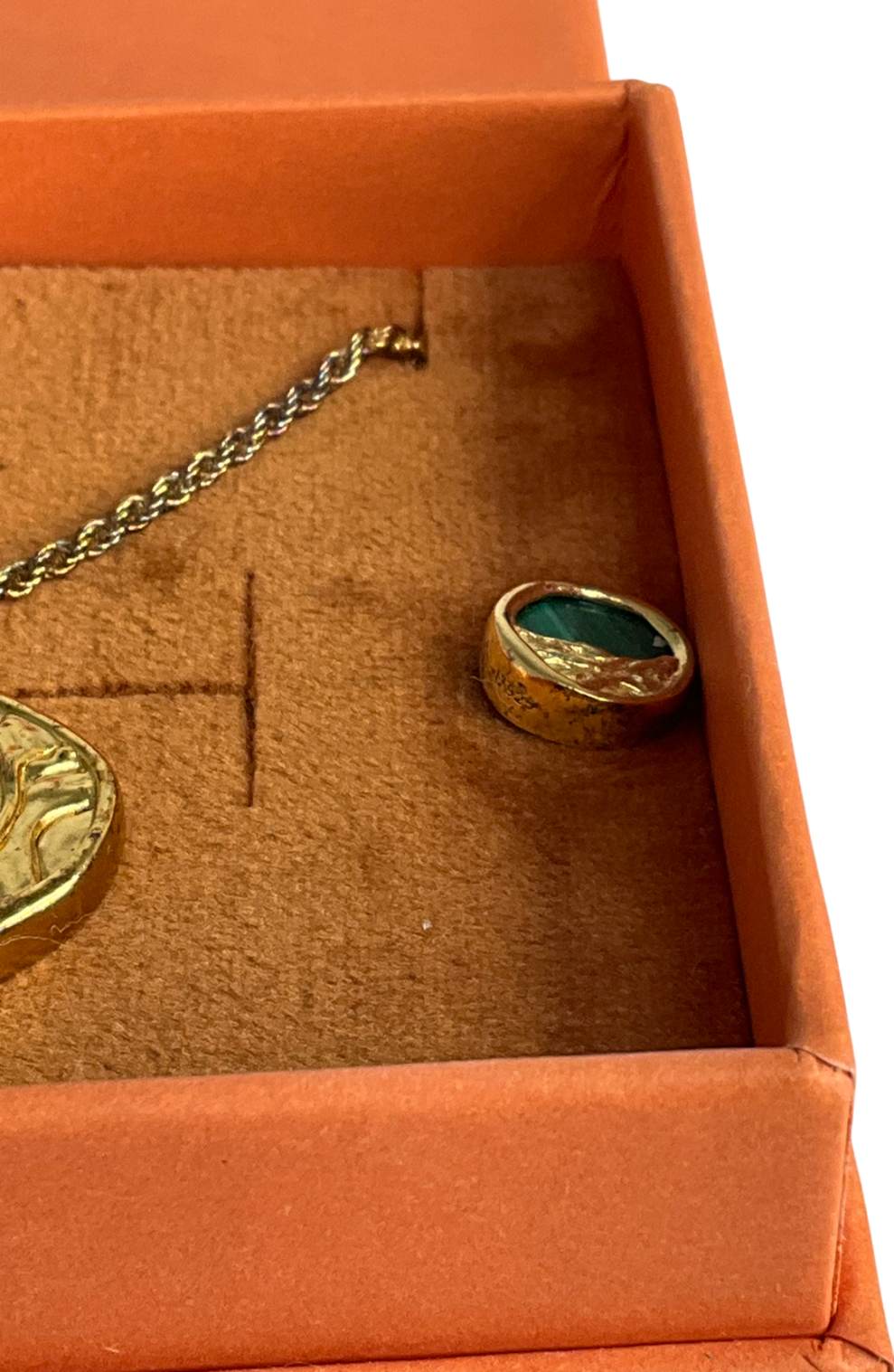 Edge Of Ember Green Victoria Malachite Necklace and Earrings Set