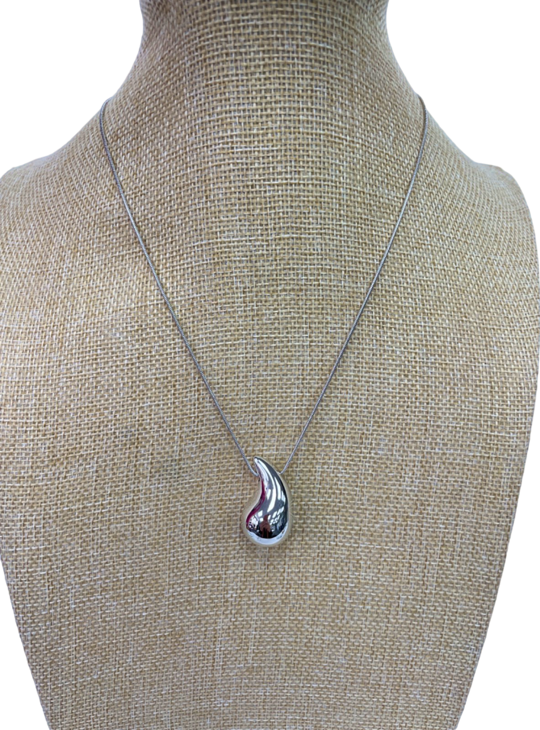 Silver Teardrop Pendant Necklace