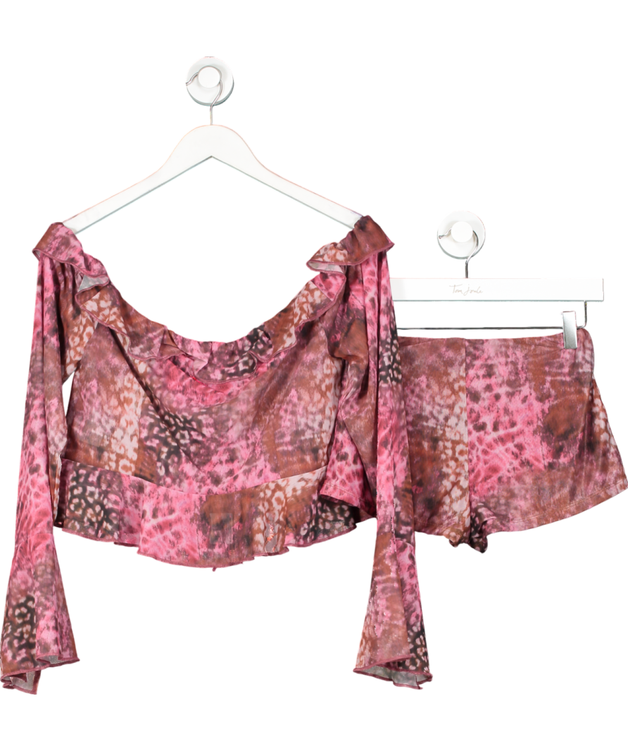 White Fox Pink Breaking Free Long Sleeve Top & Foever Life Booty Shorts UK L