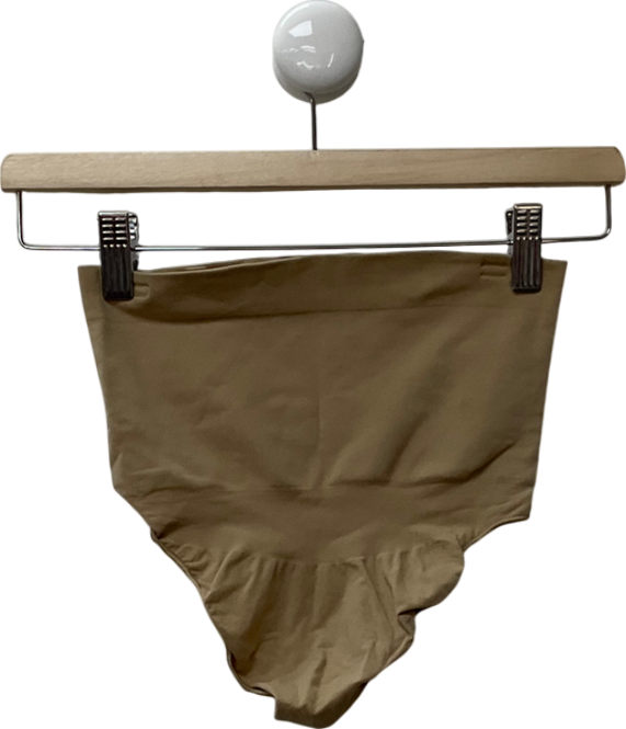 SKIMS Beige Seamless Sculpt Mid Waist Thong Brief - Clay UK L