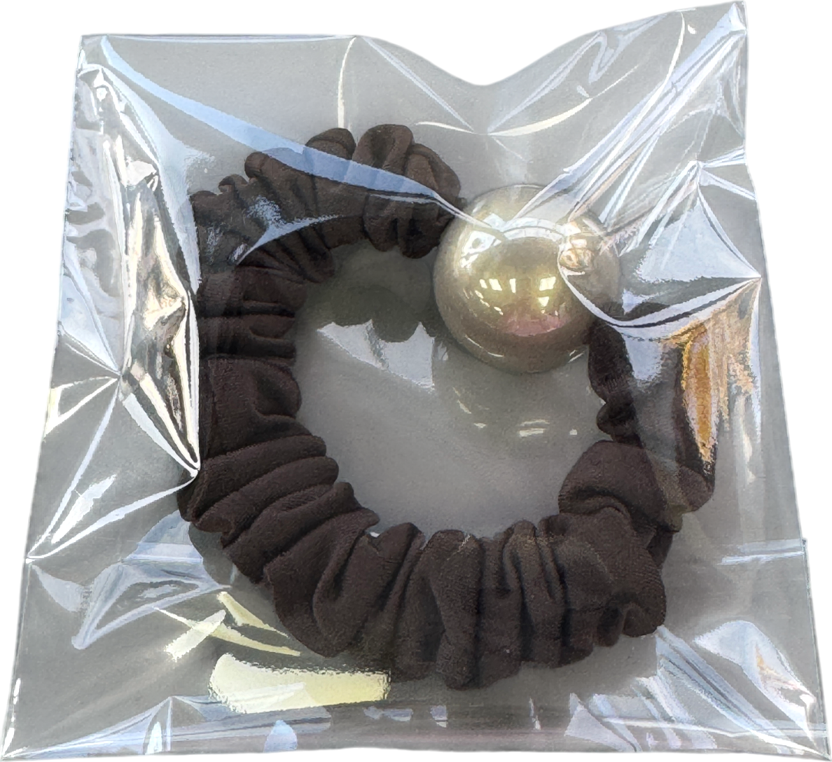 Silki. Black Oversized Pearl Hair Scrunchie