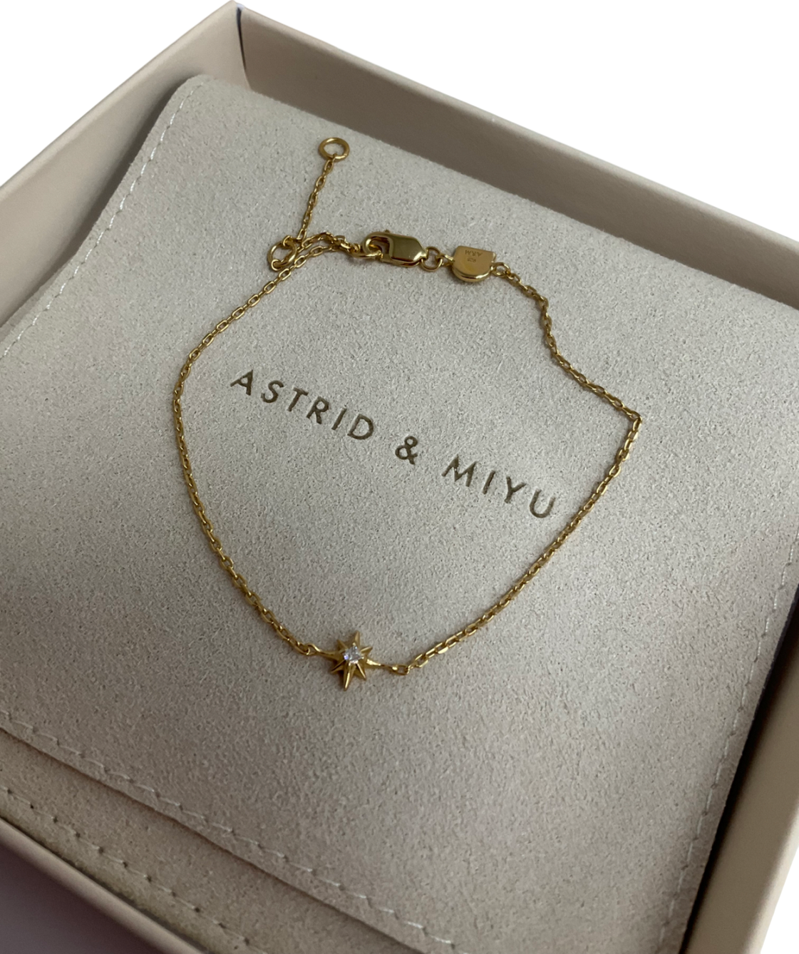 Astrid & Miyu Shooting Star Charm Bracelet In Gold One Size