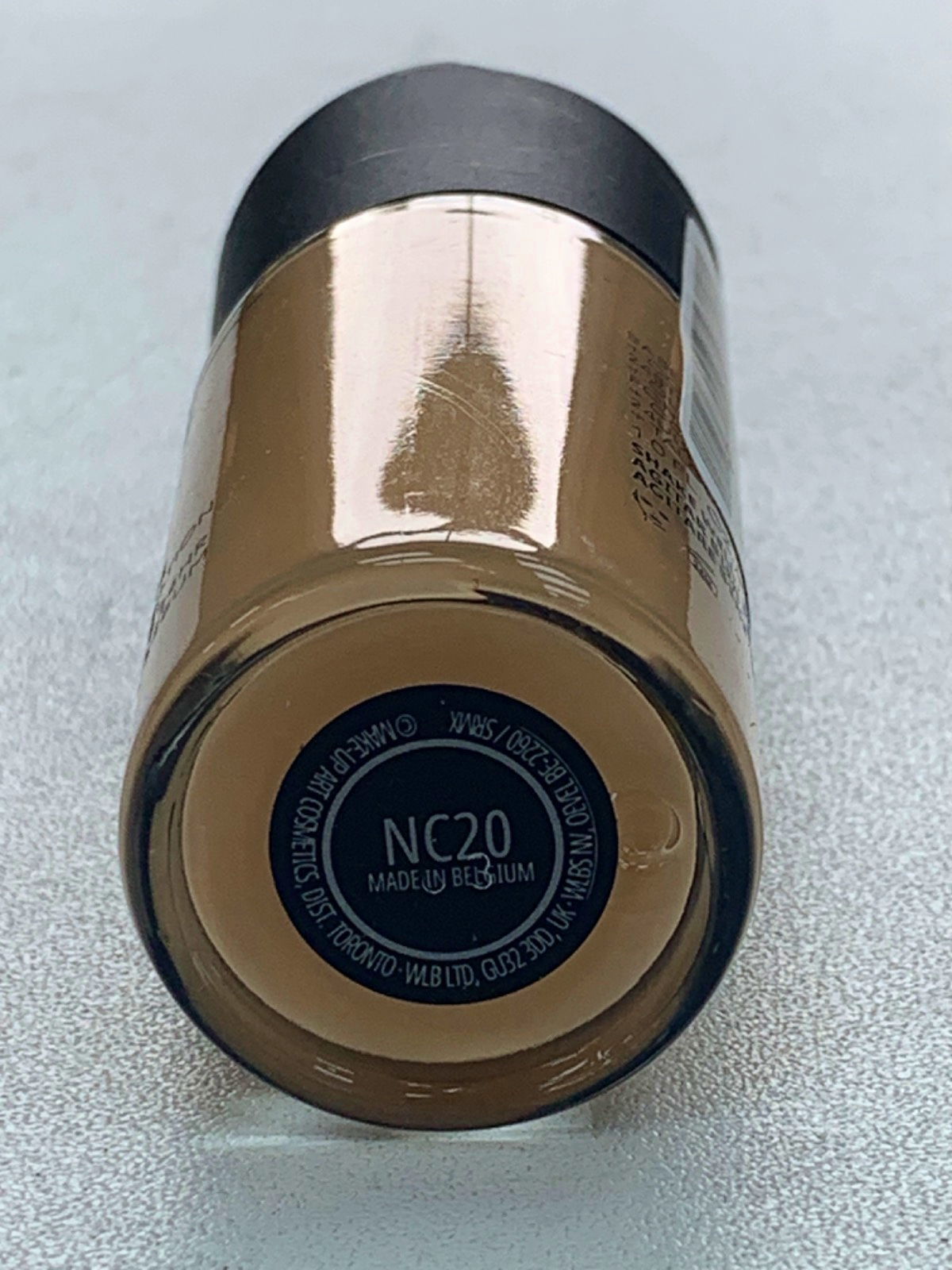 MAC Studio Fix Fluid SPF 15 24HR Matte Foundation + Oil Control NC20 30ml