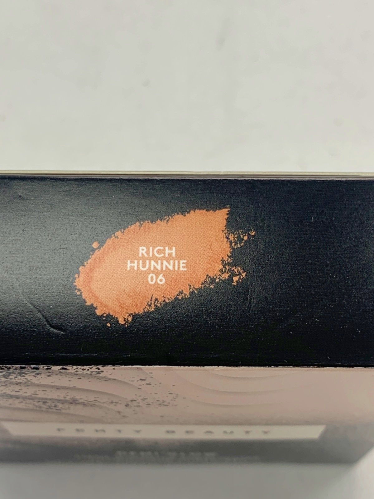 Fenty Beauty Demi'Glow Light-Diffusing Highlighter Rich Hunnie 06 4.5g