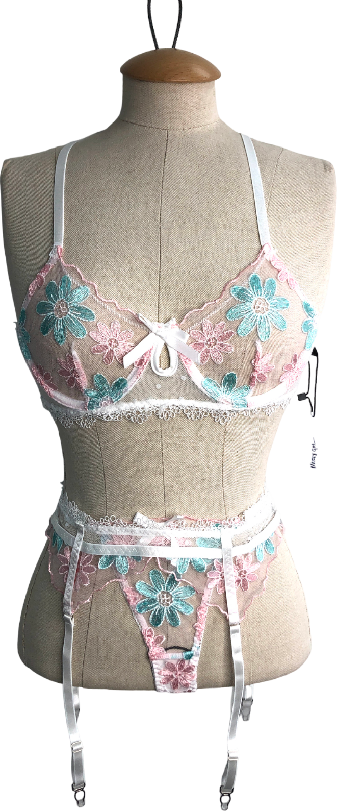 Nasty Gal White Floral Embroidered Scallop Underwire 3pc Lingerie Set UK 8