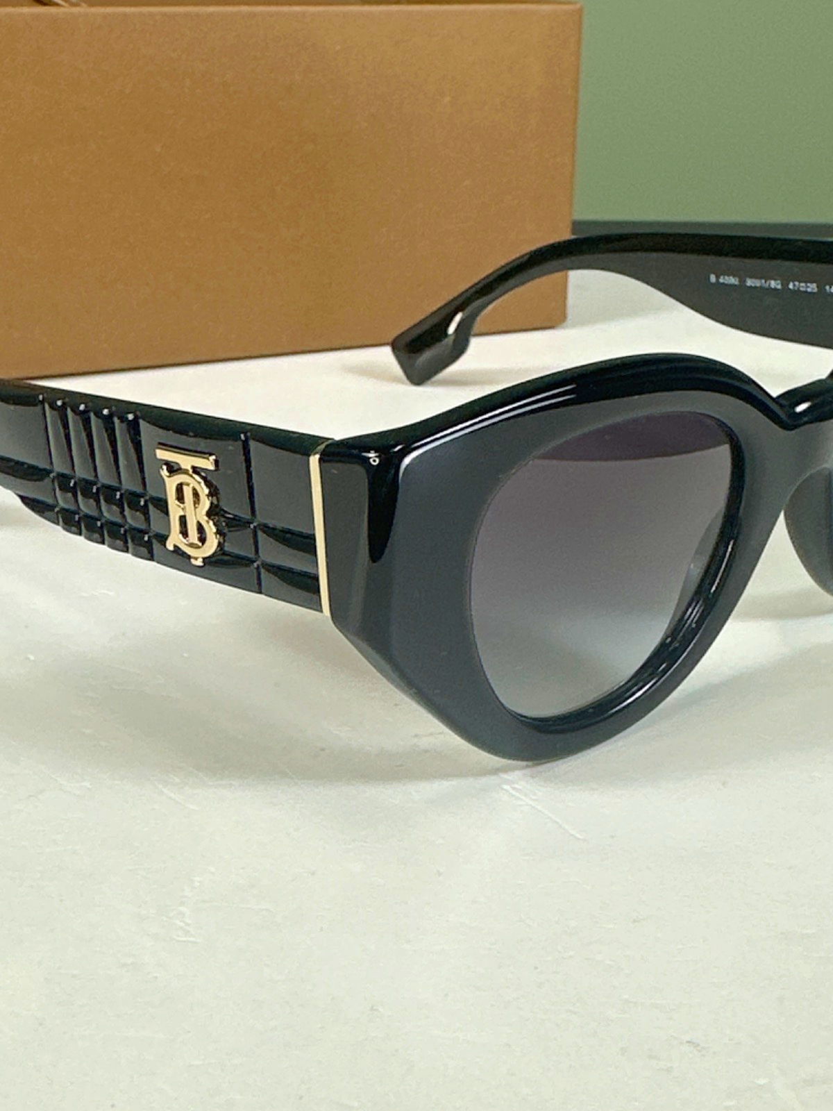 Burberry Black/Grey Gradient Meadow Sunglasses in case& Box OBE4390