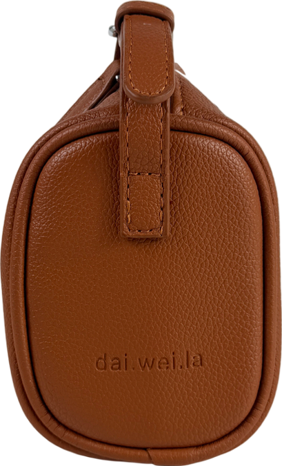 Dai.wei.la Brown Tan Handbag One Size