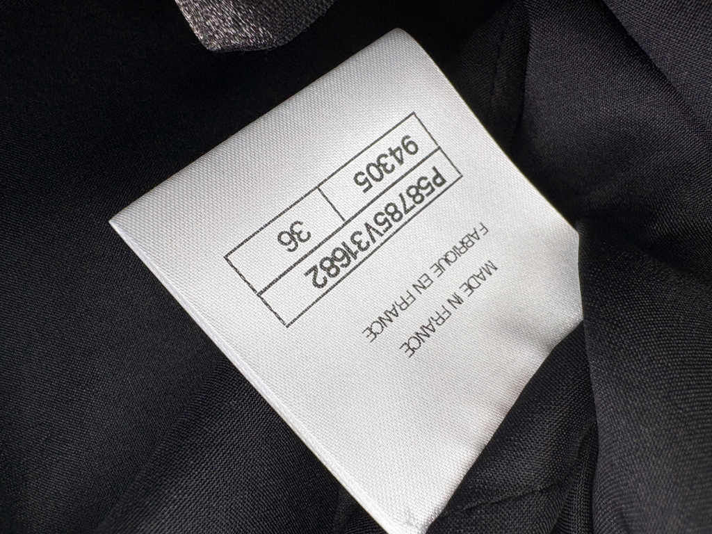 Chanel Black Wool /Silk Blend skirt with pearl "CC" Button UK 8