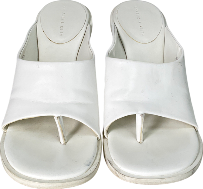 Charles & Keith White Alma Thong Mules UK 6 EU 39 👠