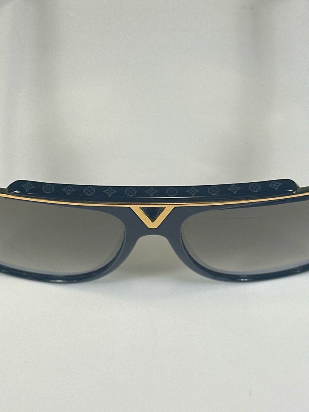 Louis Vuitton Mascot Sunglasses Black / Gold Acetate 140mm