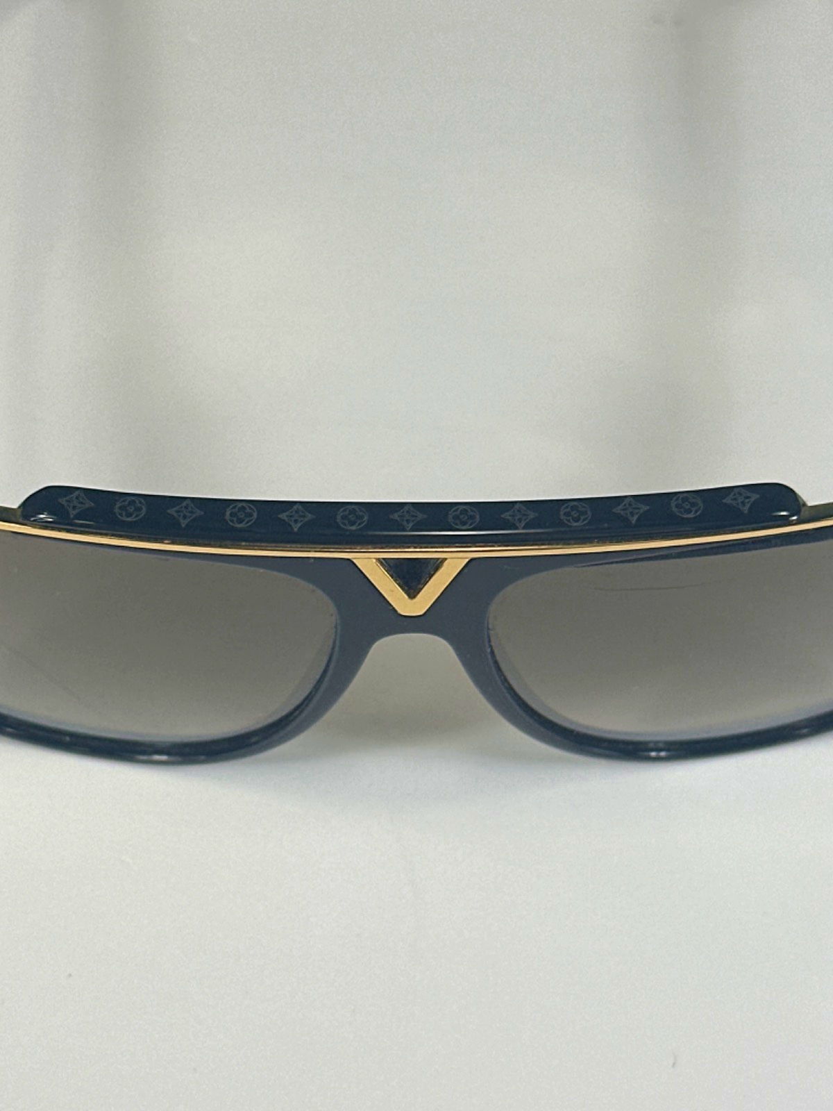 Louis Vuitton Mascot Sunglasses Black / Gold Acetate 140mm