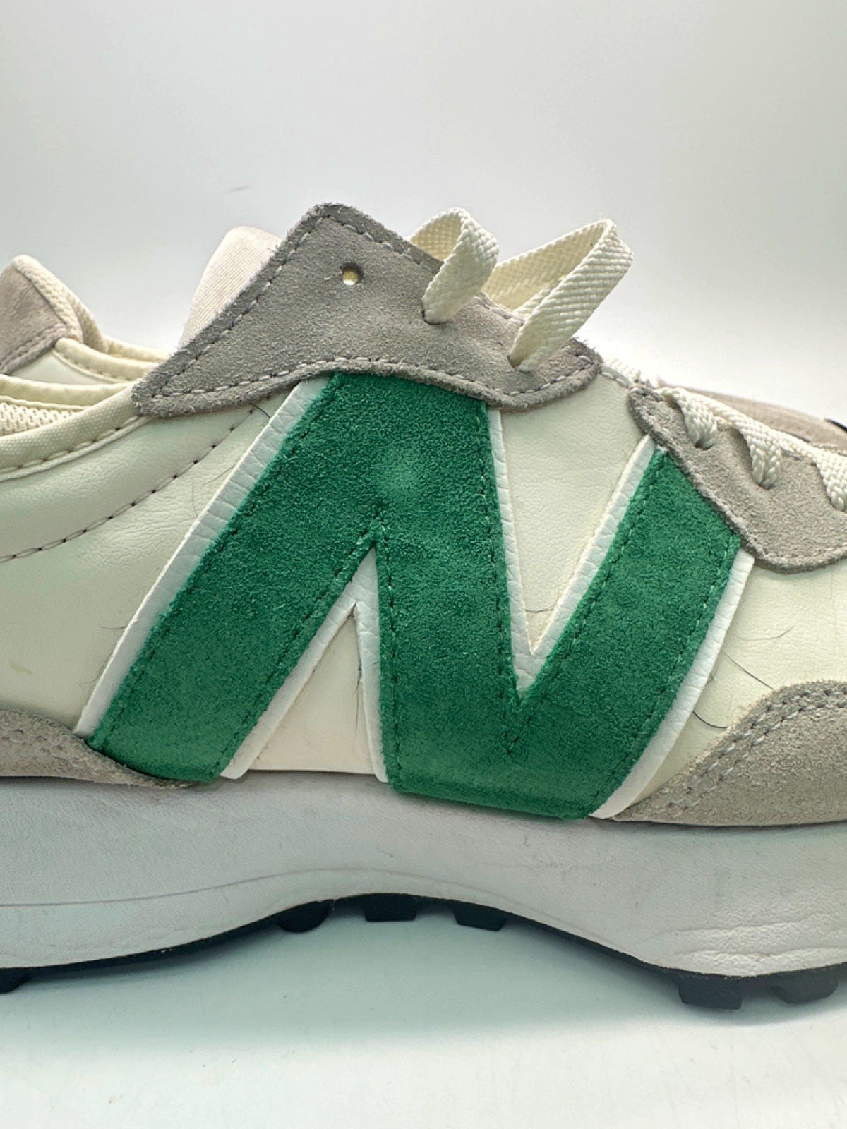 New Balance White/Green 327 Trainers UK 7.5