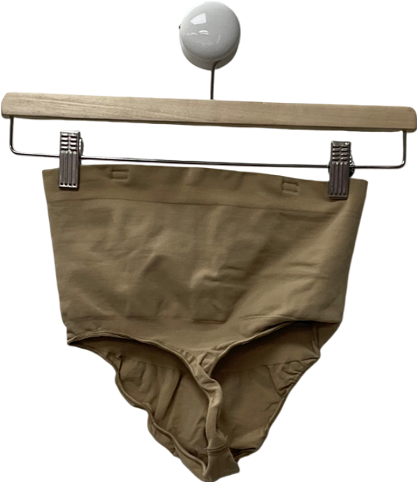 SKIMS Beige Seamless Sculpt Mid Waist Thong Brief - Clay UK L