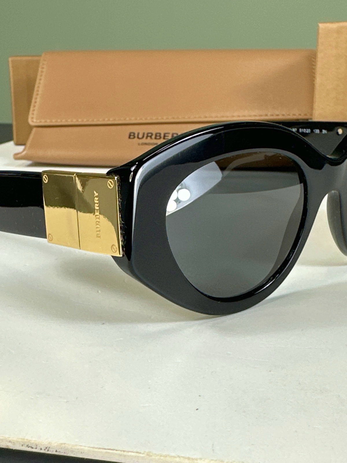 Burberry Black BE4361 Sophia cat-eye sunglasses in Case & Box